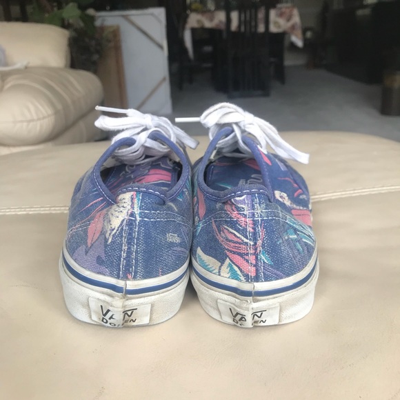 Vans - Picture 3 of 6